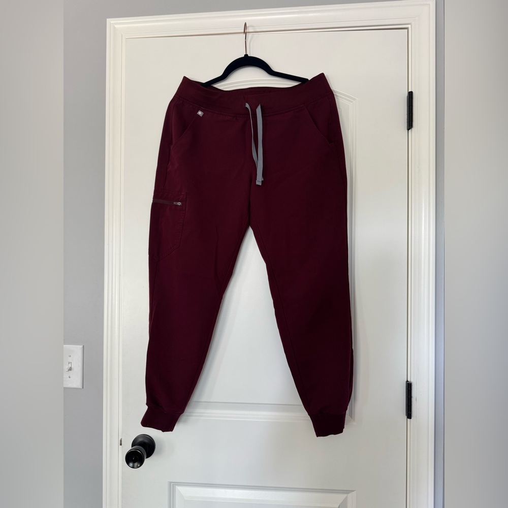 Figs Zamora joggers scrub - burgundy pants medium petite